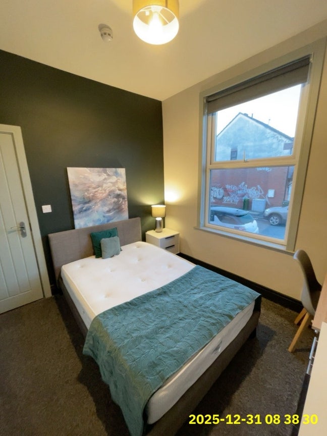 En-suite room available( Hot offer) Main Photo