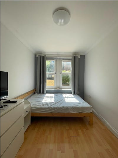 CH Standard Room to Let - Centre MK  Main Photo