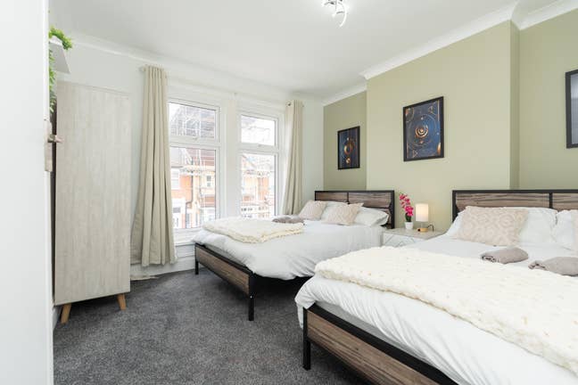 5 Bed Detached House, Francis Avenue, PO4 Main Photo