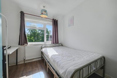 Student room sharing a house with a male PG medic Main Photo