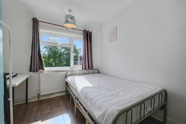Student room sharing a house with a male PG medic Main Photo