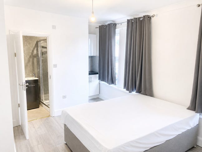 Double En-suite Room & Kitch. to Let-Shirley, SO15 Main Photo