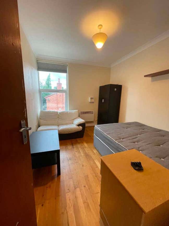 Bright Furnished Double Room – M5 – Salford Main Photo
