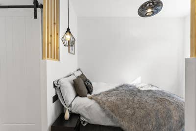 Spacious studio with all bills included Main Photo