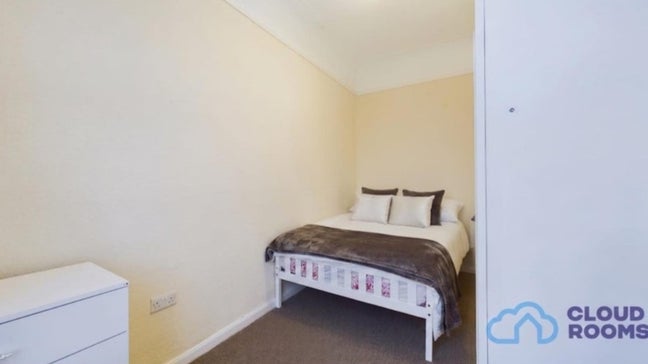 Double bedroom room to rent (Forest gate station) Main Photo
