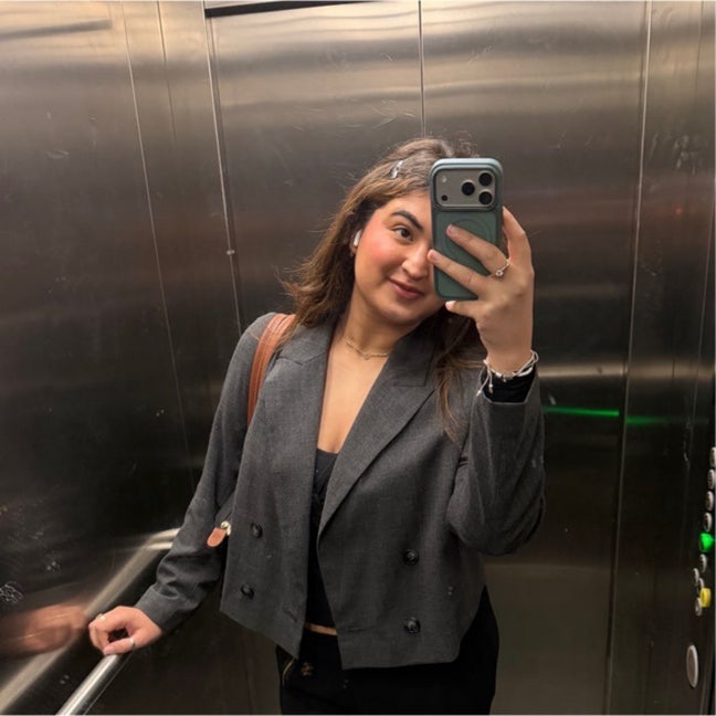 Professional Female seeks a single or double room Main Photo