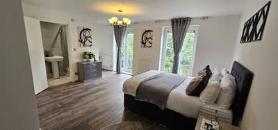 Brand New En-Suites in Serene Location Main Photo