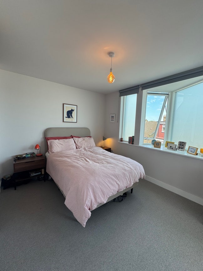 Spacious ensuite room with balcony Main Photo
