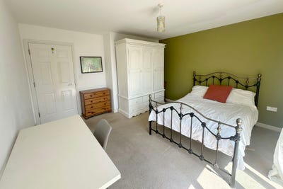 Large sunny double w/balcony London fields  Main Photo