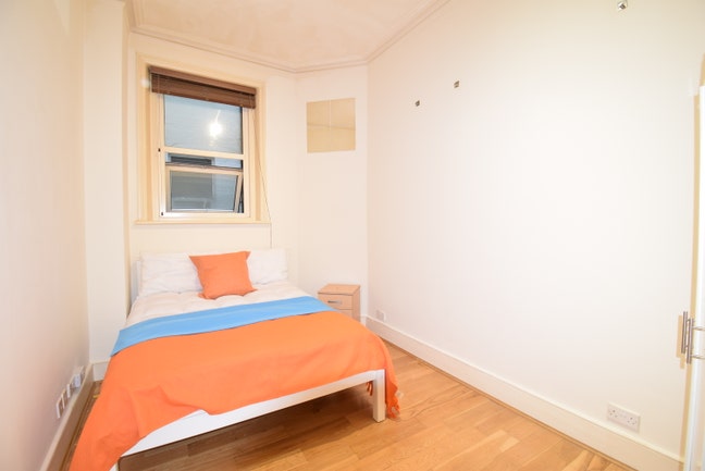 Spacious Double Room in Great Location! Main Photo