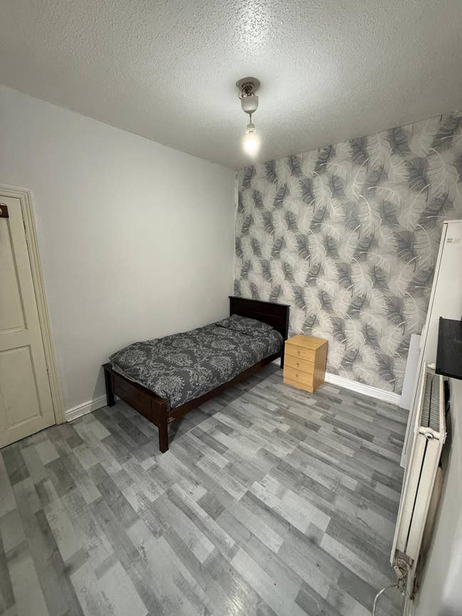 Double room available in M8 Main Photo