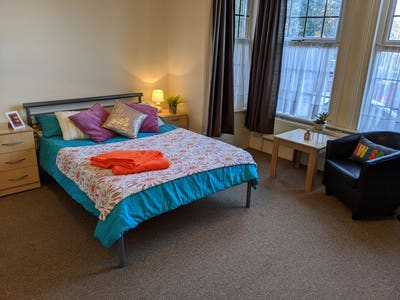 Large ensuite room Main Photo