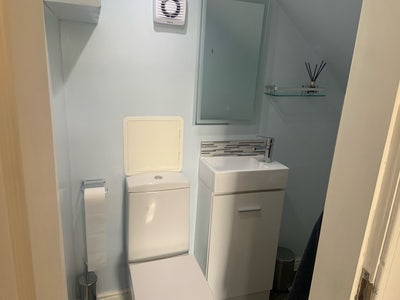 Large room in 2 bed flat overlooking Holyrood park Main Photo