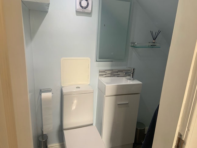 Large room in 2 bed flat overlooking Holyrood park Main Photo