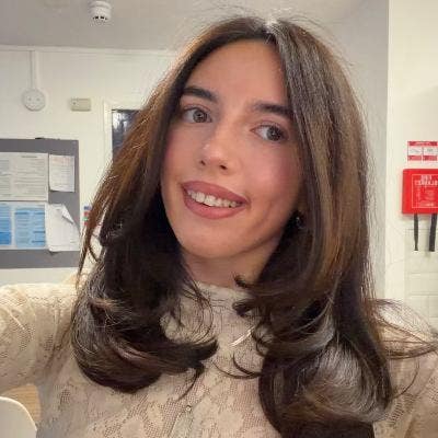 Looking for a flat share in the west end! Main Photo