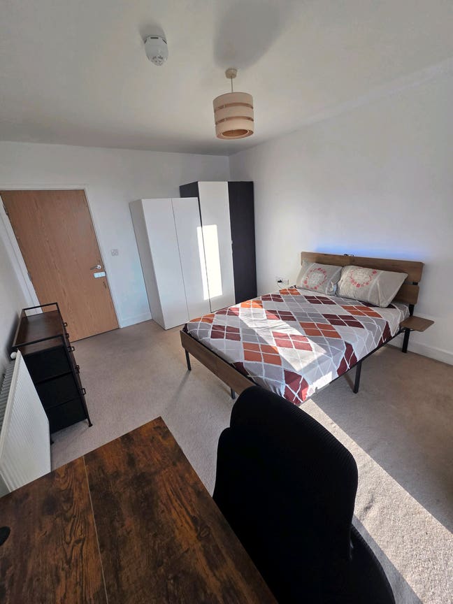 Large Double Room to Rent, bills incl Bromley-by-B Main Photo