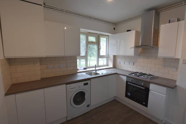 Modern 4-Bed Property | Prime Fulham Location Main Photo