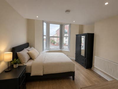 A Bright, Well-Kept Room in a Peaceful House Share Main Photo