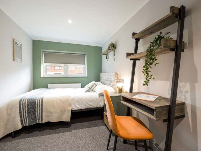 Ensuite Rooms Available 🏡 Pinnocks Way Main Photo
