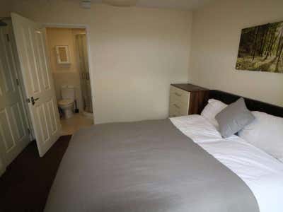 Ensuite Rooms Available 🏡 Benson Road Main Photo
