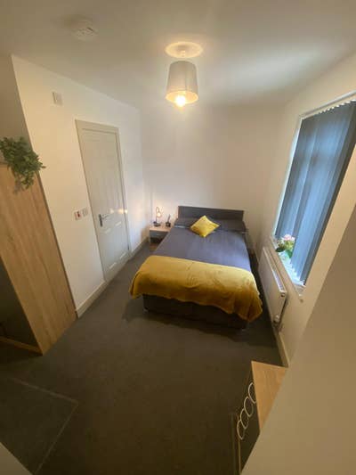 Double Ensuite Room - Close to Amazon Main Photo