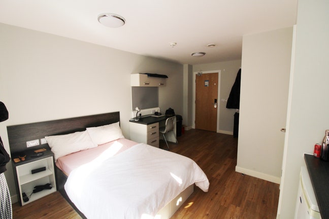 S1 - Queen Street - Available NOW Main Photo