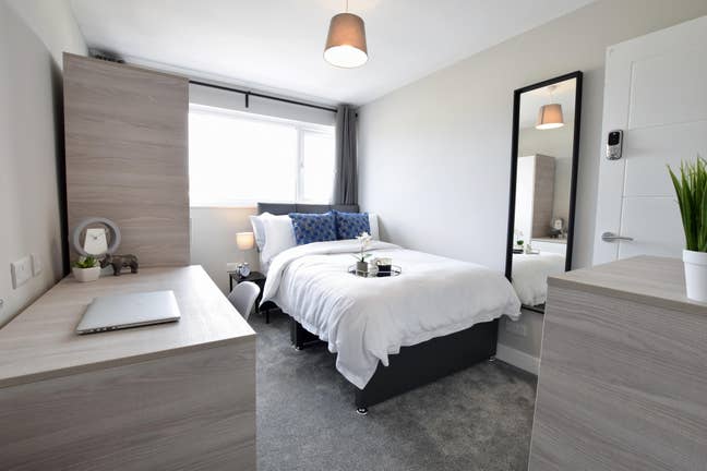 🌟En-Suite Room in Calm, Well-Managed Home🌟 Main Photo