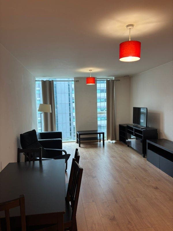 5th Floor City Living | Prime Transport Hub Main Photo