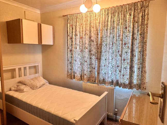 Double room available to rent in Pinner HA5 Main Photo