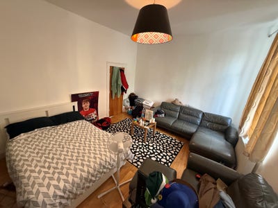 Spacious 3 Bedroom Islington Main Photo