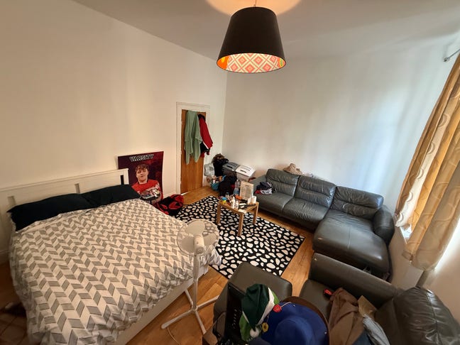 Spacious 3 Bedroom Islington Main Photo