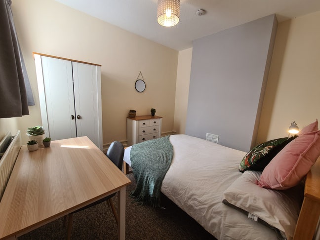 🤩 Quiet Double Room • No Deposit Option (66Or) Main Photo