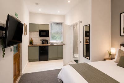  🚨Brand New Studio And En Suites On Burton Road🚨 Main Photo