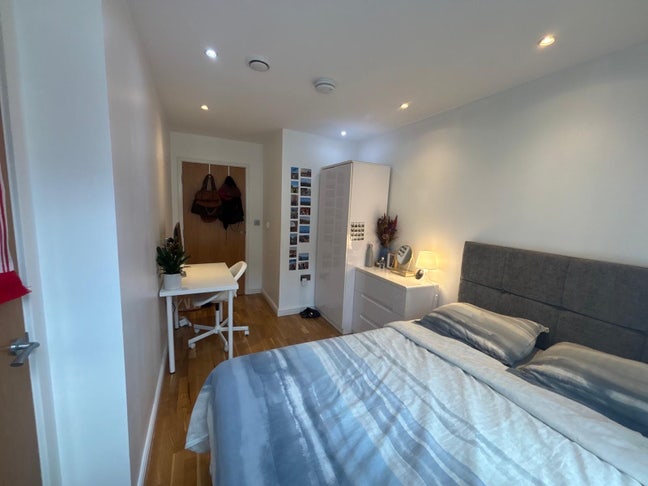 Bright Double Room Available in Shoreditch  Main Photo