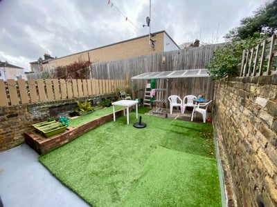 2 Singles /Zone 2 Lewisham Station  Main Photo