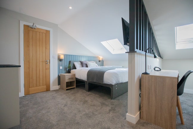 ✨Luxury double en-suite room available now!✨ Main Photo