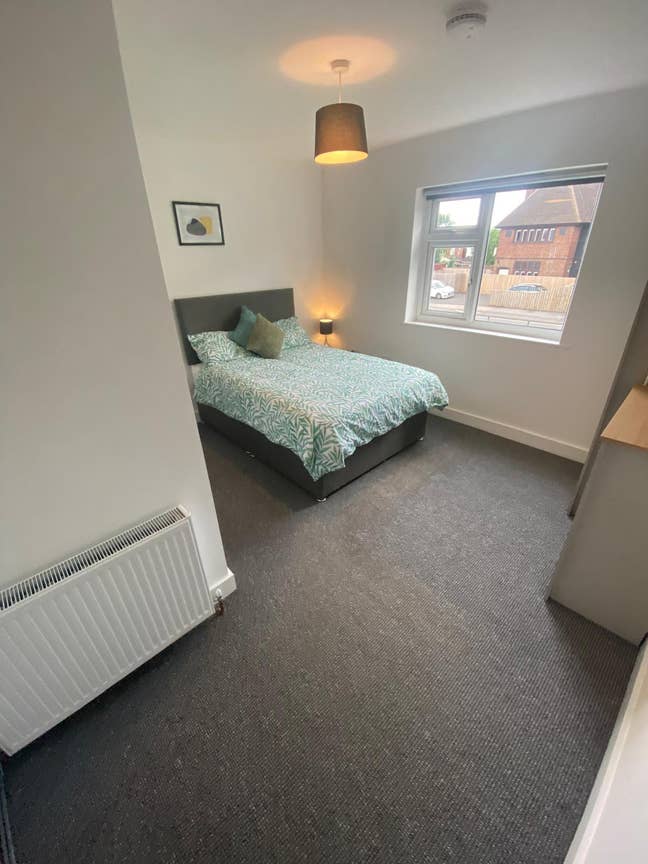 Move Straight In – 2 Rooms with Bills Included Main Photo