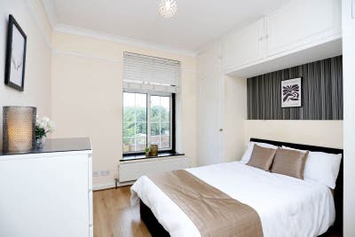 Double Room in Professional Houseshare | W13 Main Photo