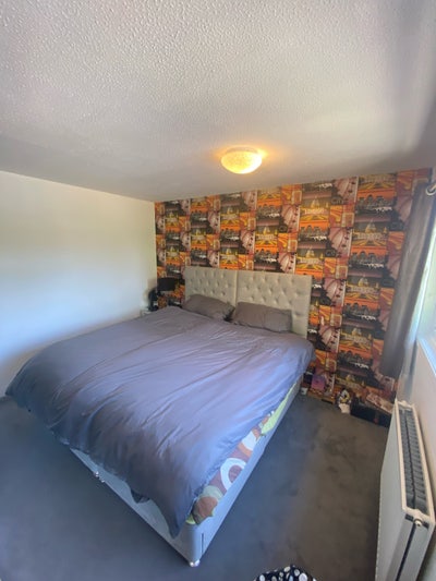 One very large spacious bedroom  Main Photo