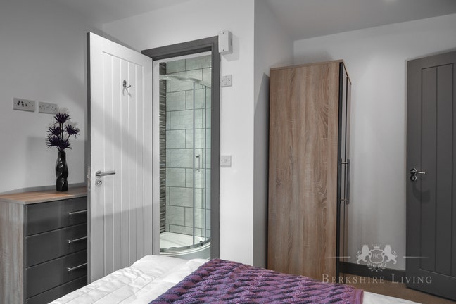 All-Inclusive Ensuite Room in Prime Location Main Photo
