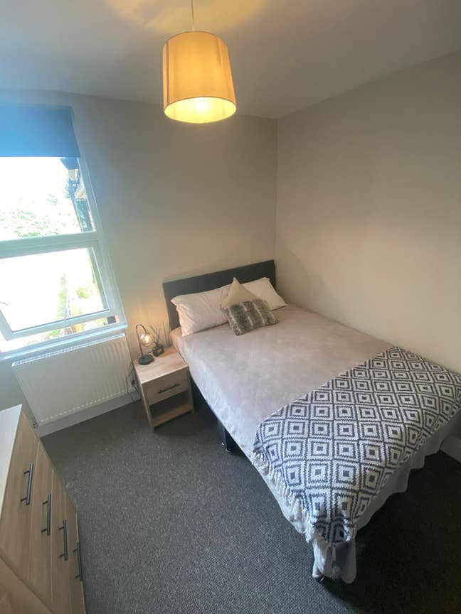 Comfortable Double Room in Town Centre Main Photo