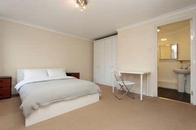 🏙️ Big Double Room for Couples | Canary Wharf Main Photo