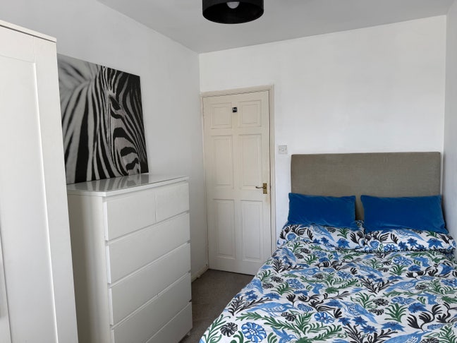 1 Min from  Whitton Station - Bills inc. Main Photo