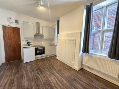 Spacious studio flat close to Golders Green statio Main Photo