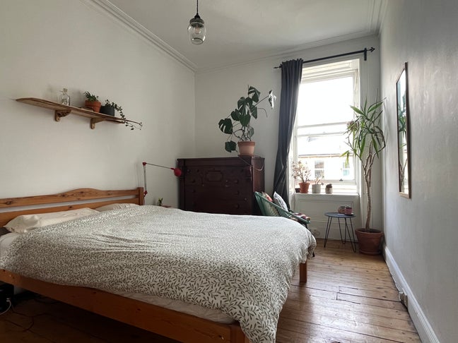 Spacious Double Room in Bruntsfield - August only Main Photo