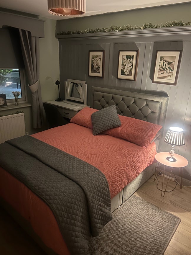 Mon - Fri Cosy Double Bedroom Main Photo