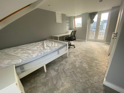 Whole top floor attic room  Main Photo