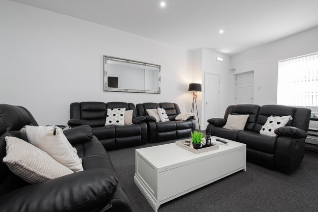 En-suite room in Student Home!  Main Photo