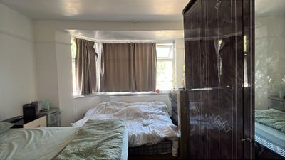 Spacious double bedroom Main Photo