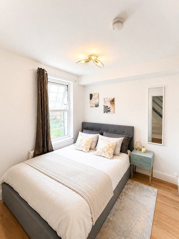 Double Rooms- Universal Credit Welcome M8 Main Photo